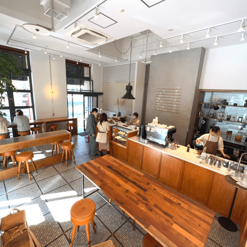 【THE LOCAL COFFEE STAND Fukuoka】カフェ定番プリンと期間限定メニューかぼちゃプリンタルト（博多）
