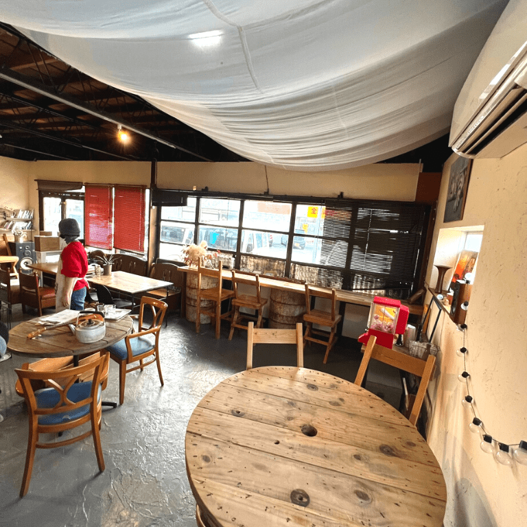 【Café PEACE倉庫】アットホームな人気カフェが提供する「濃厚カスタードプリン」（津福・福岡）